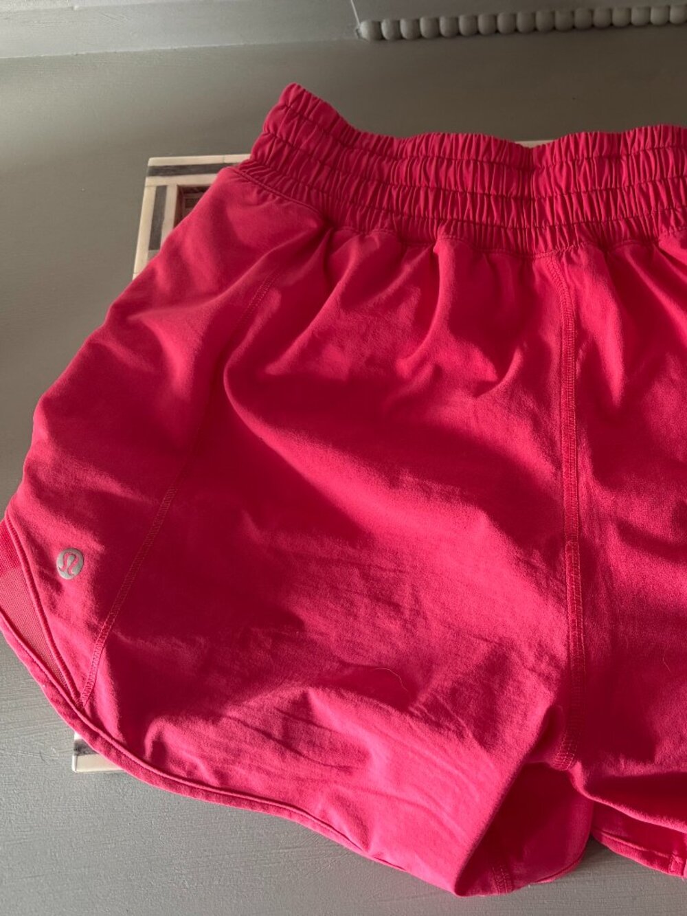 Set of 2 Lululemon 2.5 Inch High Rise Hotty Hot Shorts (size 6) - Picture 7 of 7